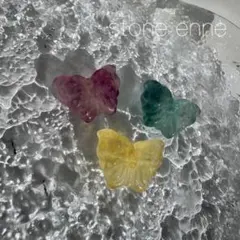 天然石　パーツ　ルース　穴あり　蝶々　フローライト