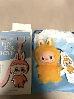 POP MART PIN FOR LOVE イニシャル ラブブ 【Y】