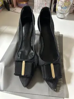 Salvatore Ferragamo ヴァラ パンプス 黒のサムネイル