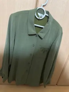 オリーブグリーン 長袖シャツ