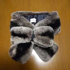 美品　FURLA リボン型ファー マフラー グレー系 M