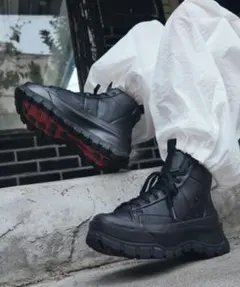 Nike ブラック ハイカットスニーカー