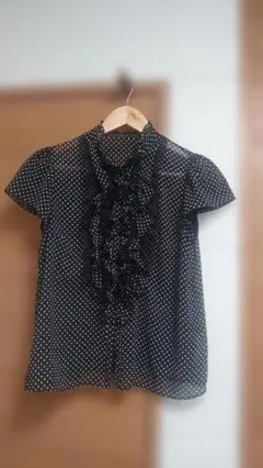 Lois CRAYON フリルシフォンブラウス　ドット柄　M ブラック