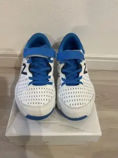 New Balance キッズ　テニスシューズ　室内用　21.5cm