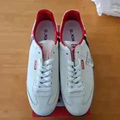 ネイビー スニーカー