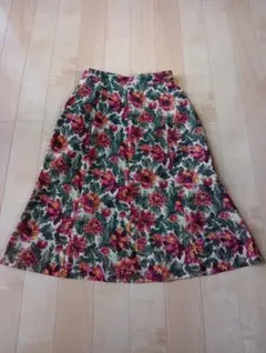 ま*ん様 新品タグ付き ひざ丈フレアスカート高級品 W66〜70