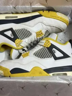 NIKE AIR JORDAN 4 レトロ イエロー