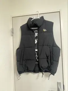 ブラック ダウンベスト ロゴ刺繍付き　2way リバーシブル