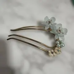 水色花モチーフの髪飾り