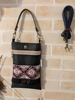 ハンドメイド★インド刺繍リボンスマホショルダーバッグ／黒