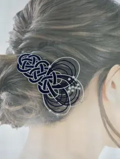 あわじ結びのヘアクリップ　髪飾り　水引アクセサリー　濃青（藍色）