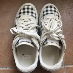 オニヅカタイガー　スニーカー　未使用に近い　22.5センチ