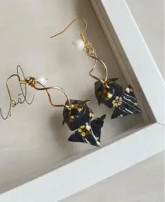 ブラックゴールド＊金魚のピアス/イヤリング（ねじれチャーム×パール）