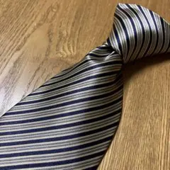 ⭐️ネイビーとベージュのストライプネクタイ