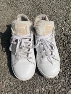 アディダス スタンスミス　23cm ファー付き　ホワイト　ベージュ　adidas