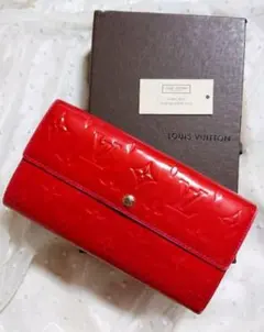 ルイヴィトン『ポルトフォイユ・サラ』ヴェルニ