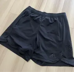 アディダス　ショートパンツ