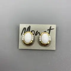 Monet ホワイトオーバルイヤリング ヴィンテージイヤリング