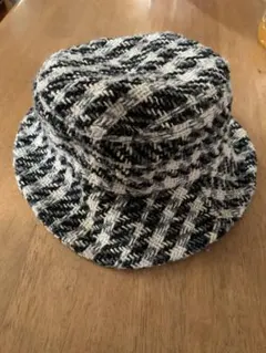 レディース・黒と白のチェック柄バケットハット