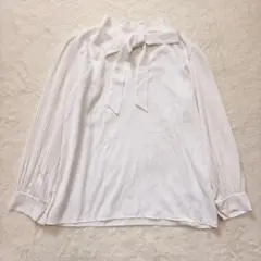 フィフス　Vネックボウタイシアーブラウス長袖　M　オフホワイト　金ボタン　透け感のサムネイル