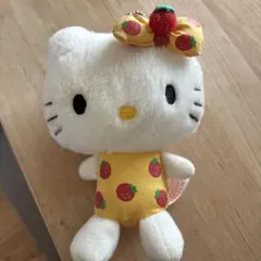 レア　ハローキティ いちご柄 ぬいぐるみ レトロ約30cm B2243 ハローキティ いちご柄ぬいぐるみ 約30cm - メルカリ