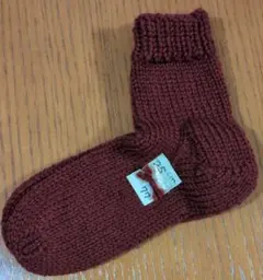 77 手編みの靴下（厚地）