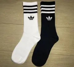 【新品】adidas ロゴ クルーソックス 白黒各1足 23-26cm