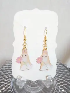 ハンドメイド　うさぎ　ピアス　動物　ライトベージュ　ホワイト　花　全身　レジン