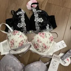 Elegante ブラジャー 3点セット B75のサムネイル
