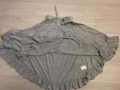 グレー ポンチョ型フリル付き授乳ケープ