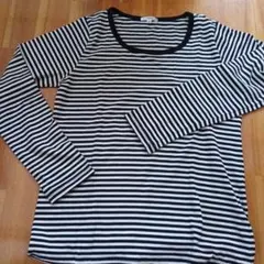 黒と白のストライプ 長袖Tシャツ