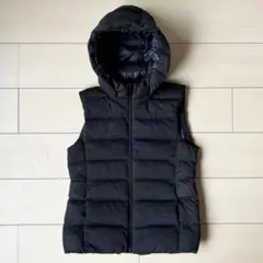 美品　ユニクロ　UNIQLO ストレッチダウンベスト　M ダークグレー　フード付
