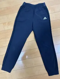adidas ブラックジャージパンツ　レディースＳ
