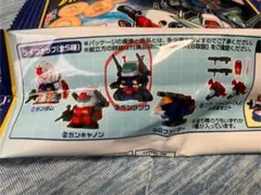 ガンダムV作戦ビスケット　ミニプラモデル　未開封　ガンタンク　おまけ付きのサムネイル