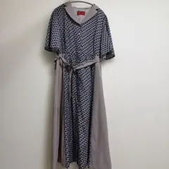 幾何学模様 半袖ひざ丈ワンピース