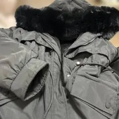 ブラックファー付きダウンジャケット