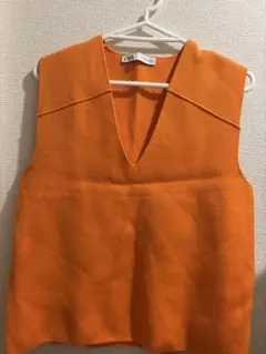ZARA オレンジ Vネック ノースリーブニット