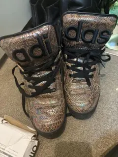 アディダス adidas ジェレミー・スコット ハイカット　ヘビ柄