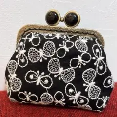 がま口　財布　ポーチ　刺繍　蝶々　ブラック