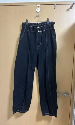 ブラック ライン入りパンツ