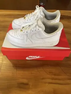 Nike Air Force 1 ホワイト ゴールド