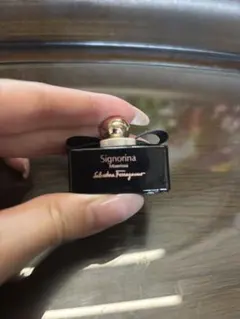 Salvatore Ferragamo Signorina ミニ香水のサムネイル