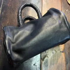 erva サイドががま口のボストンショルダー黒　ほぼ新品　スペイン製 erva サイドががま口のボストンショルダー黒 ほぼ新品 スペイン製
