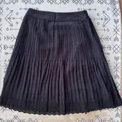 anyFAM 黒 プリーツスカート ひざ丈