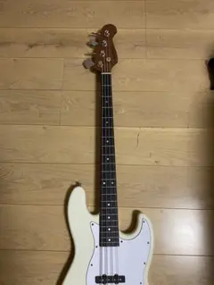 Squier by Fender bronco bass(若干トラ目個体) - メルカリ