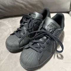 adidas ブラック スニーカー　スーパースター