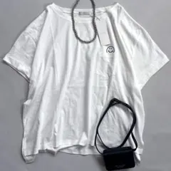 新品タグ付　nauw closet Tシャツ　バックロゴ　綿100％のサムネイル