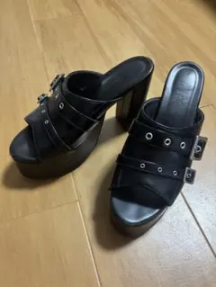GYDA ブラックプラットフォームサンダルのサムネイル