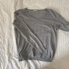 Vネック グレー