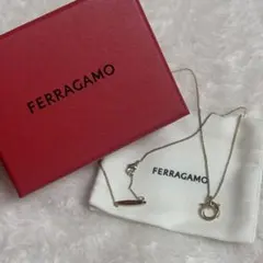 Ferragamo ガンチーニ ネックレス 箱つきのサムネイル